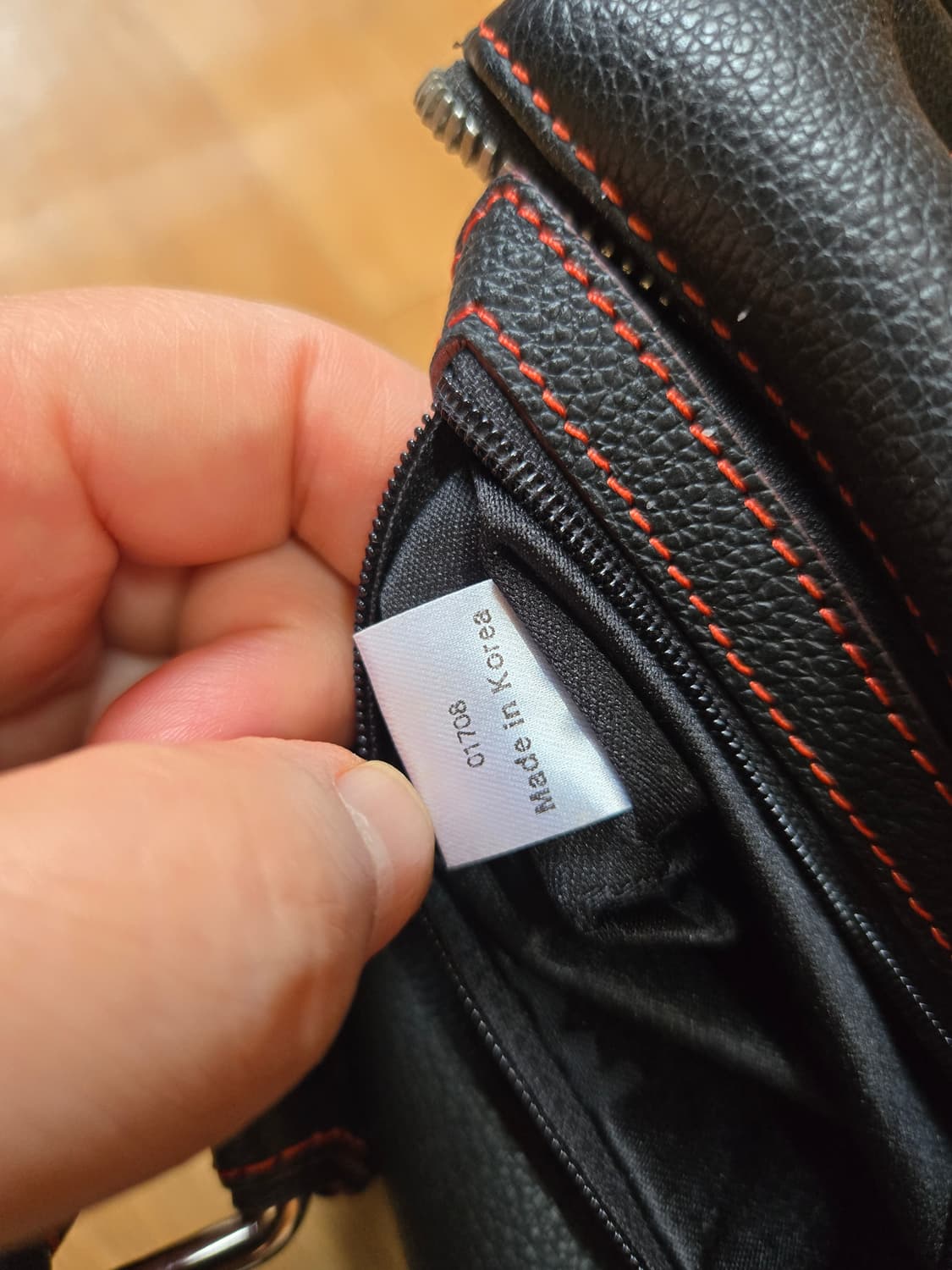 MCM 정품 블랙 레더 은장로고 미니 토트백 상품이미지8