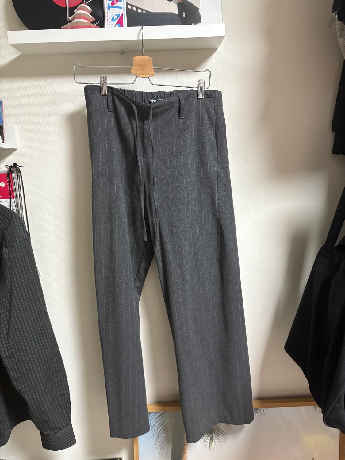 [28] 자라 스트라이프 플란넬 팬츠 그레이 상품이미지2