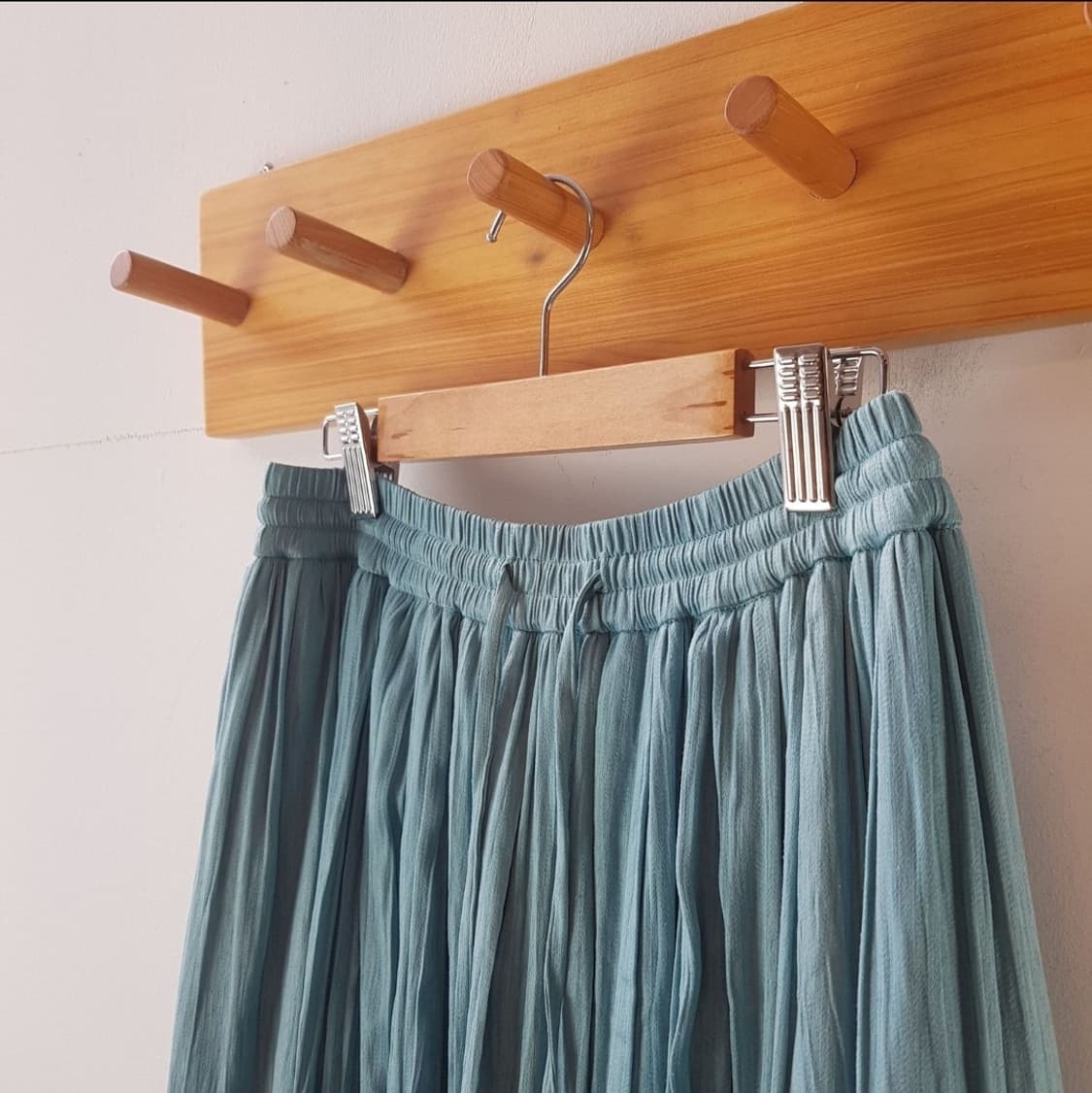 쉽스 새틴 개더 스커트 상품이미지5