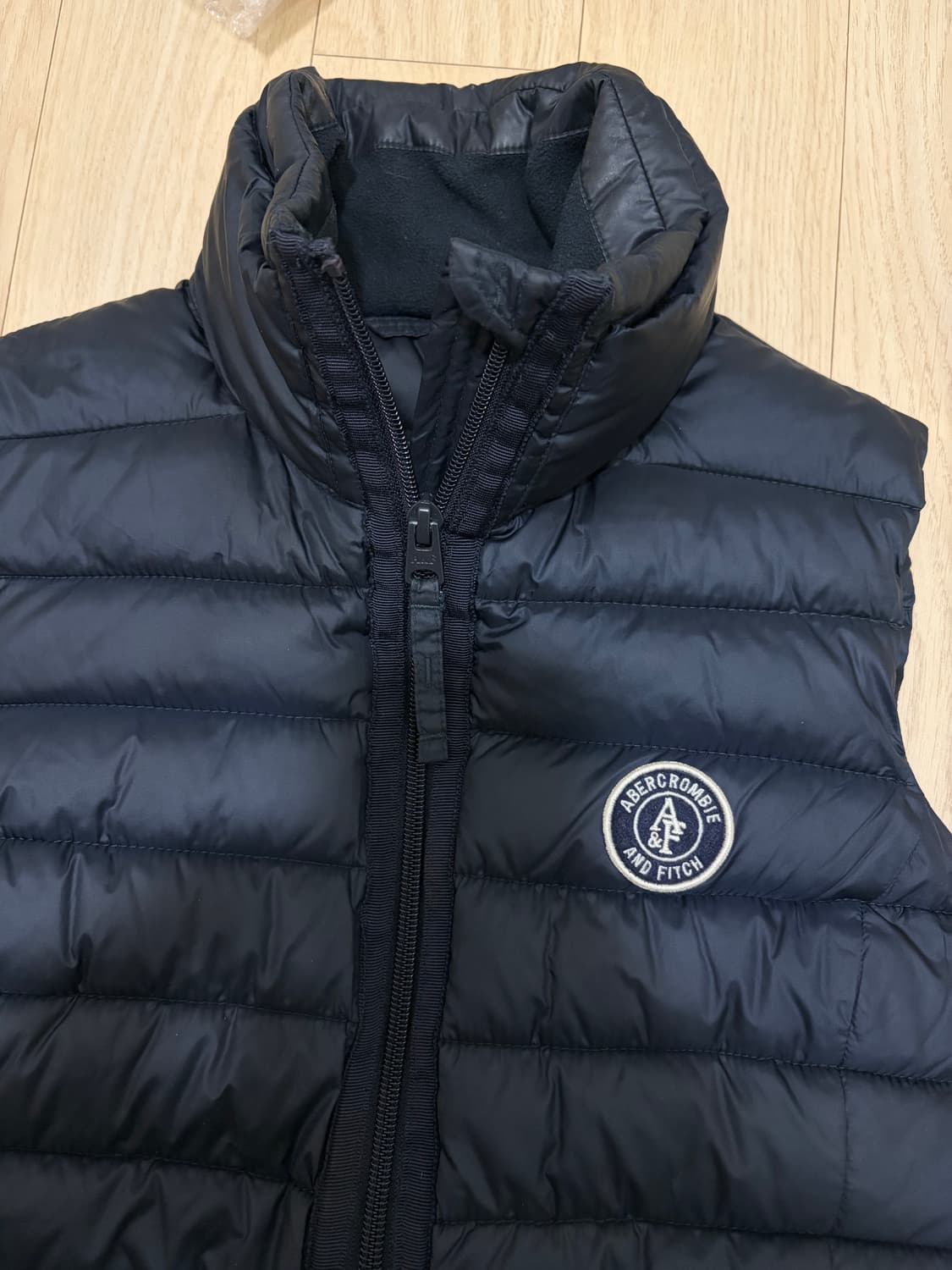 아베크롬비 레어템 크롭 패딩조끼 s 상품이미지2