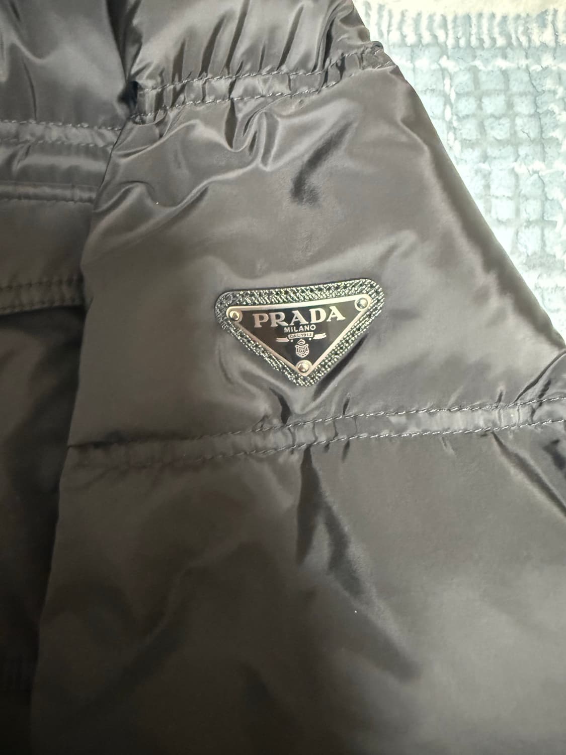 프라다 후드 다운 패딩 52사이즈 NFC 정상작동 상품이미지2
