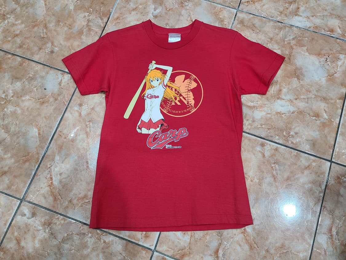 히로시마 도요 카프 x 에반게리온 아즈카 티셔츠 상품이미지1