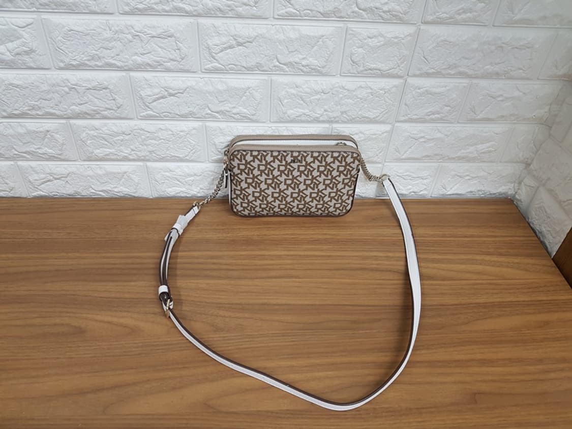 DKNY 미니 크로스백 (미사용) 상품이미지1