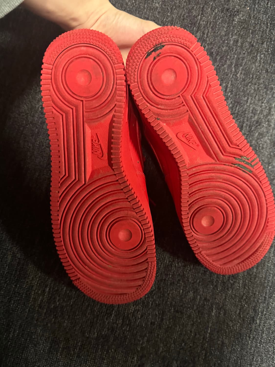 나이키 에어포스 1 '07 LV8 로우 트리플 레드 상품이미지4