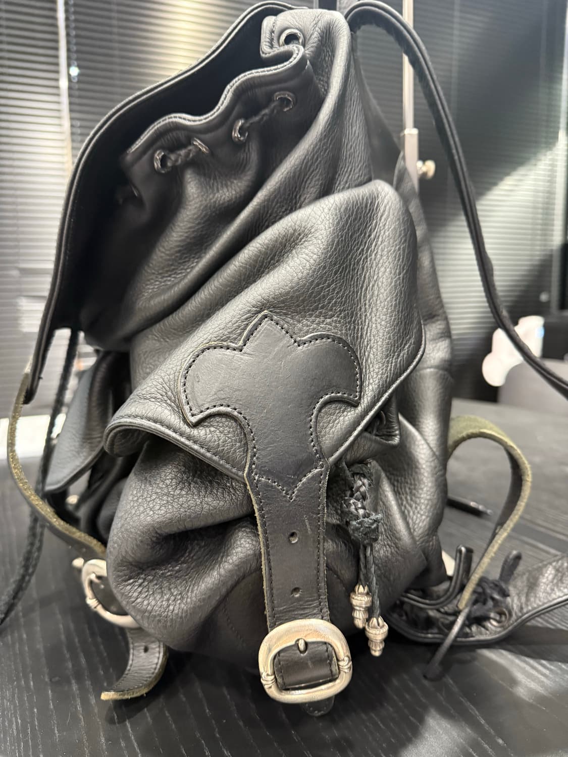 크롬하츠 정품 백팩 라지 블랙레더가죽 필리그리 팔아요 상품이미지3