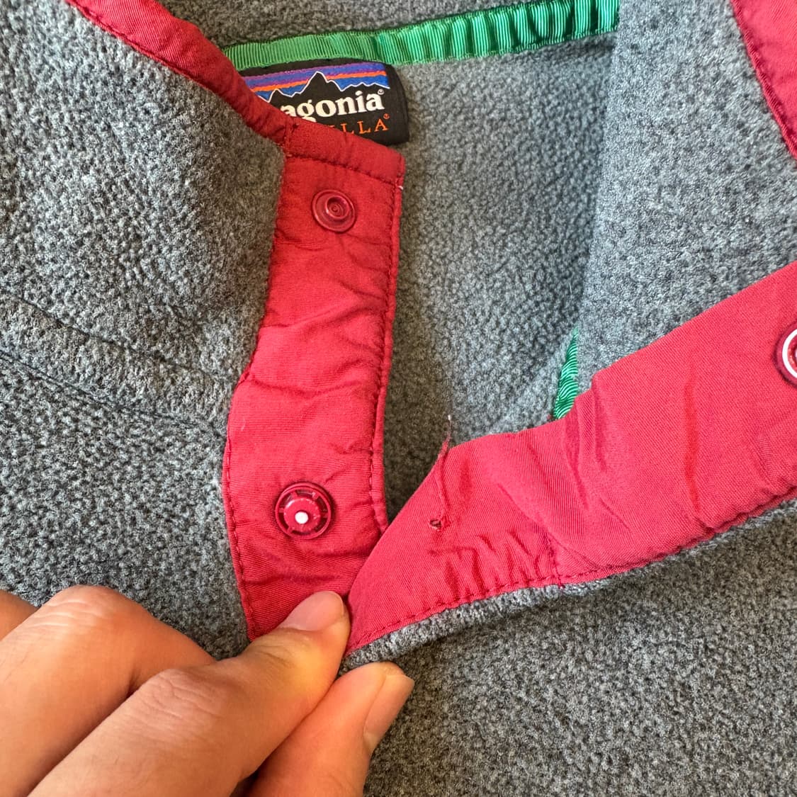 파타고니아 정품 신칠라 그레이 스냅티  상품이미지6