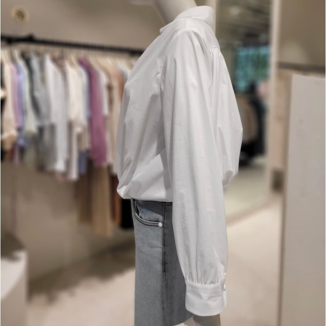 23SS DEWL 디테일 셔링 크롭 블라우스 상품이미지2