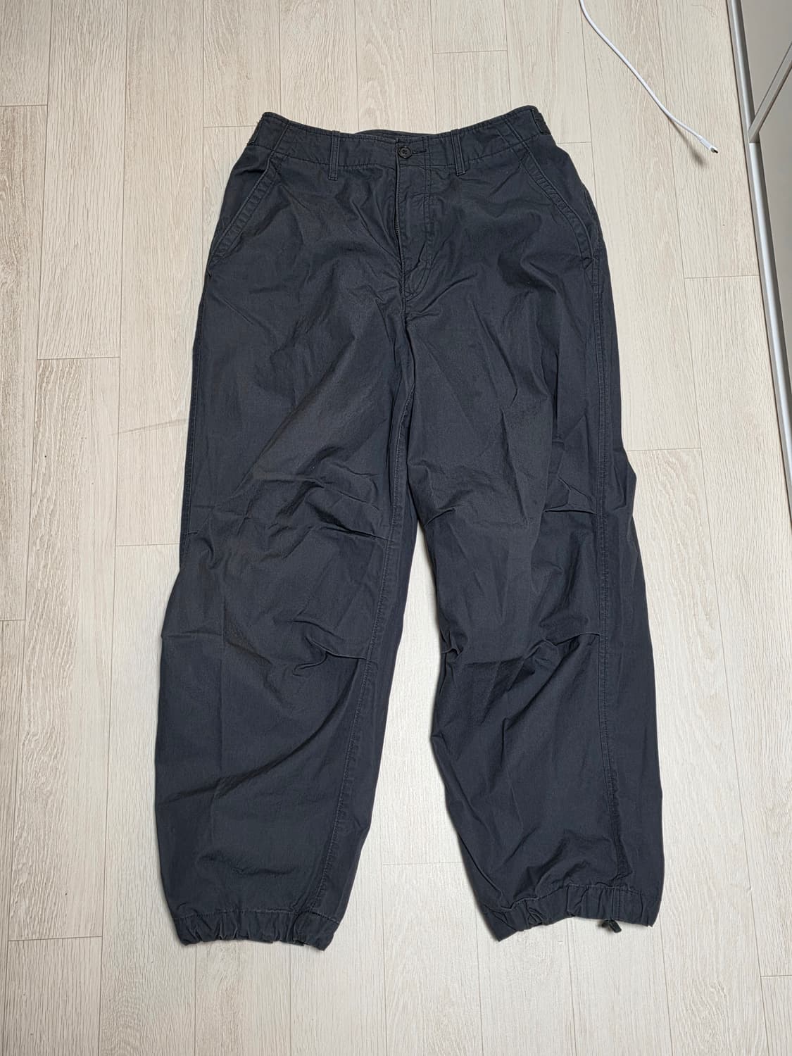 유니클로 U 와이드핏 파라슈트 카고팬츠 상품이미지2