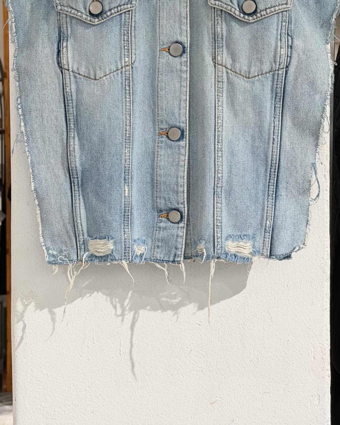 mm6 연청 데미지 데님 베스트  상품이미지5