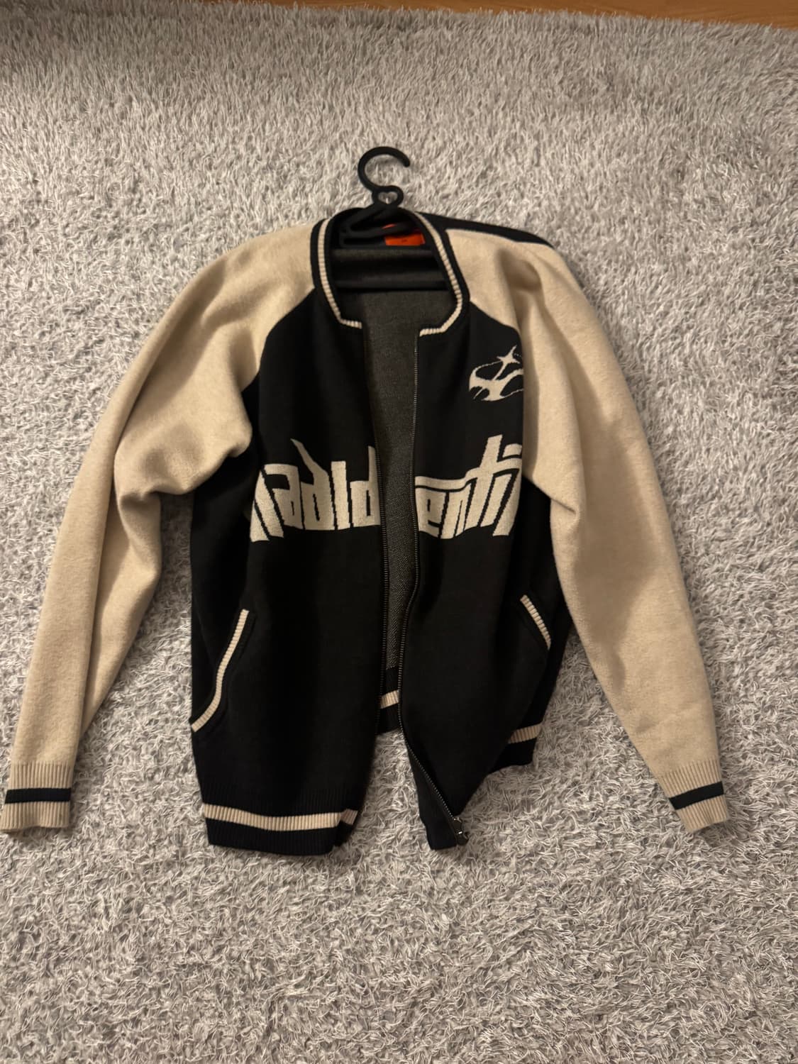 디미트리블랙 VLAD 2WAY 레글런 아트웍 집업 니트  상품이미지1