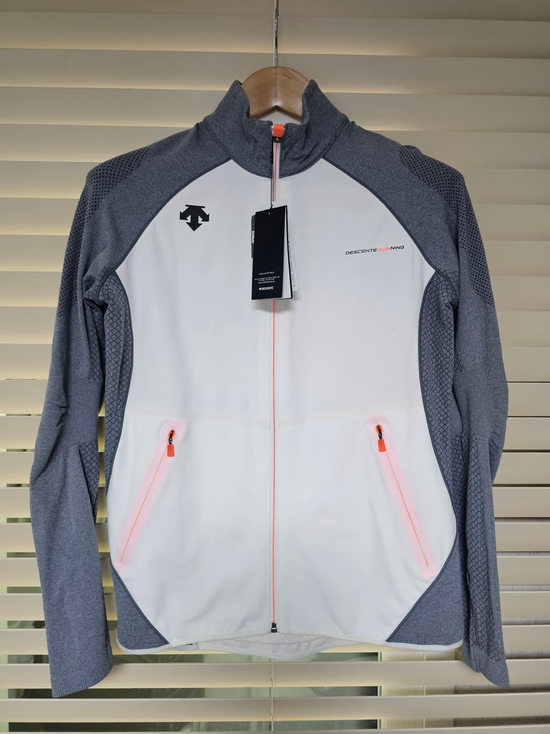 (새상품)데상트 러닝 집업 M(95) 상품이미지1