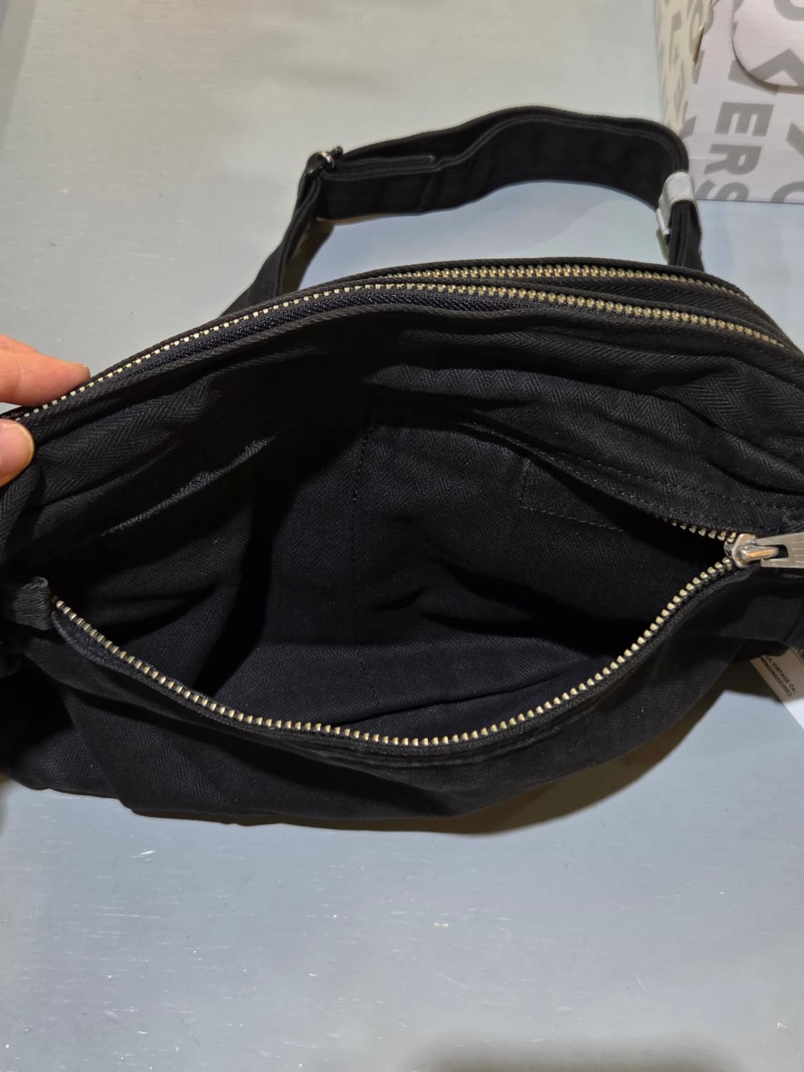 Yoshida porter 포터 흑청워싱 크로스백 상품이미지4