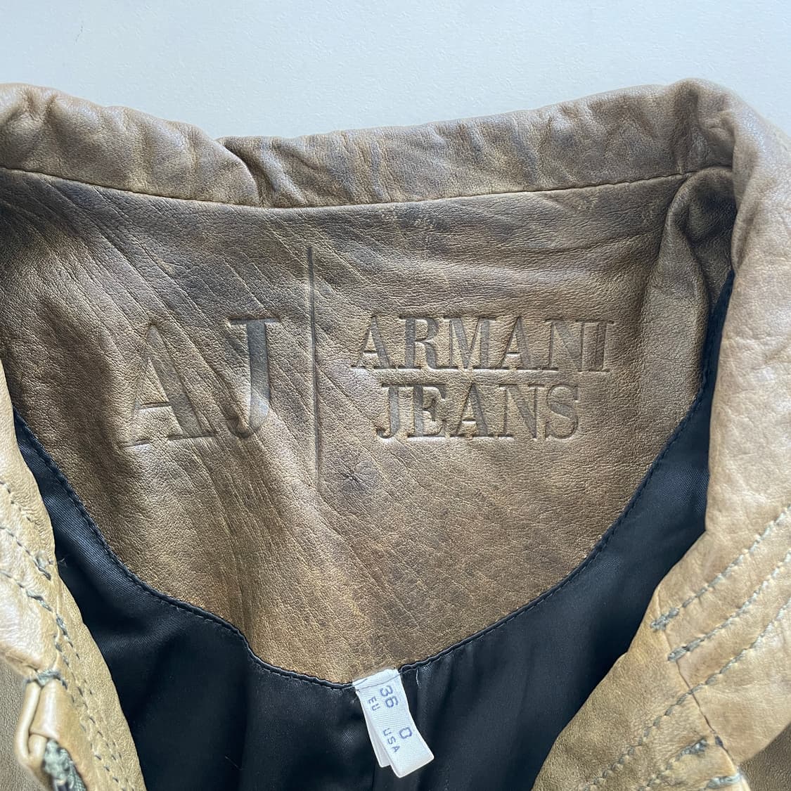 아르마니 진스 레더 슬림 크롭 릭맛 자켓 y2k 상품이미지9