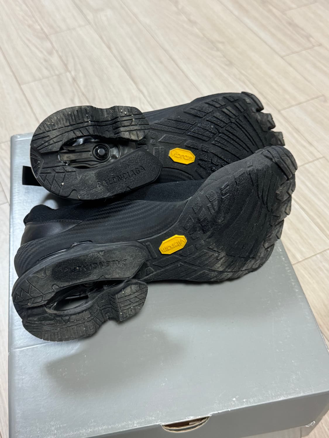 발렌시아가 비브람 파이브핑거스 42사이즈 상품이미지3