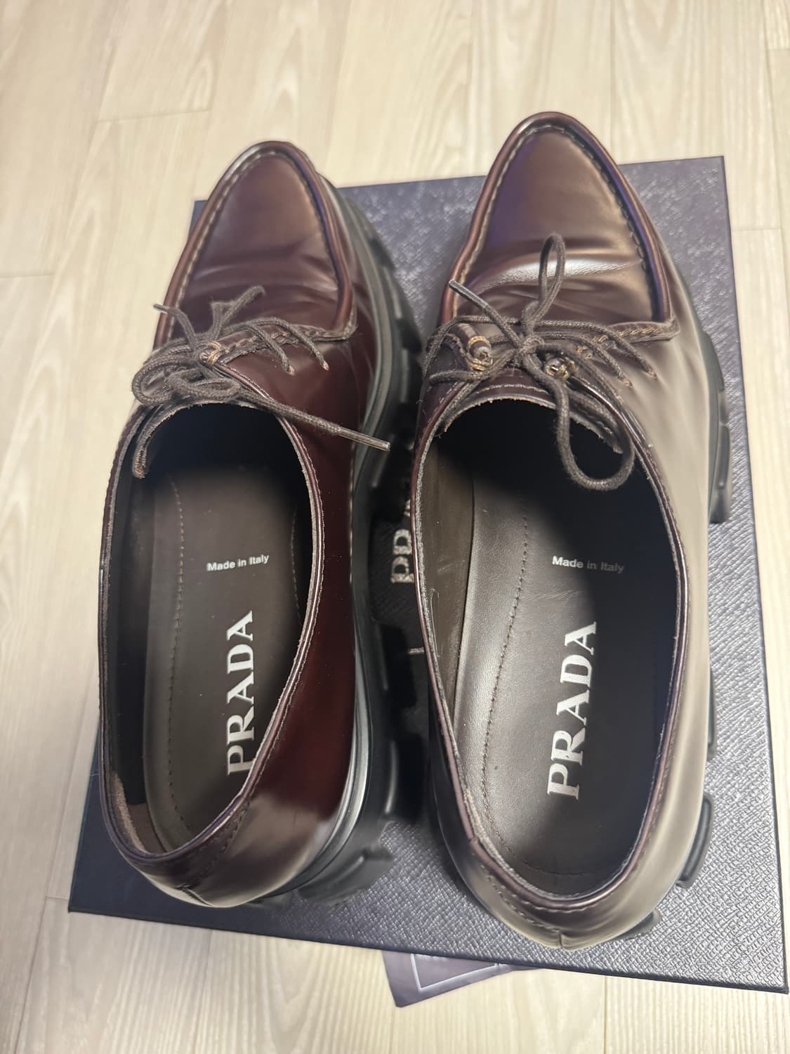 프라다 / 모놀리스 브러시드 가죽 레이스업 로퍼 브라운 / 10 상품이미지5