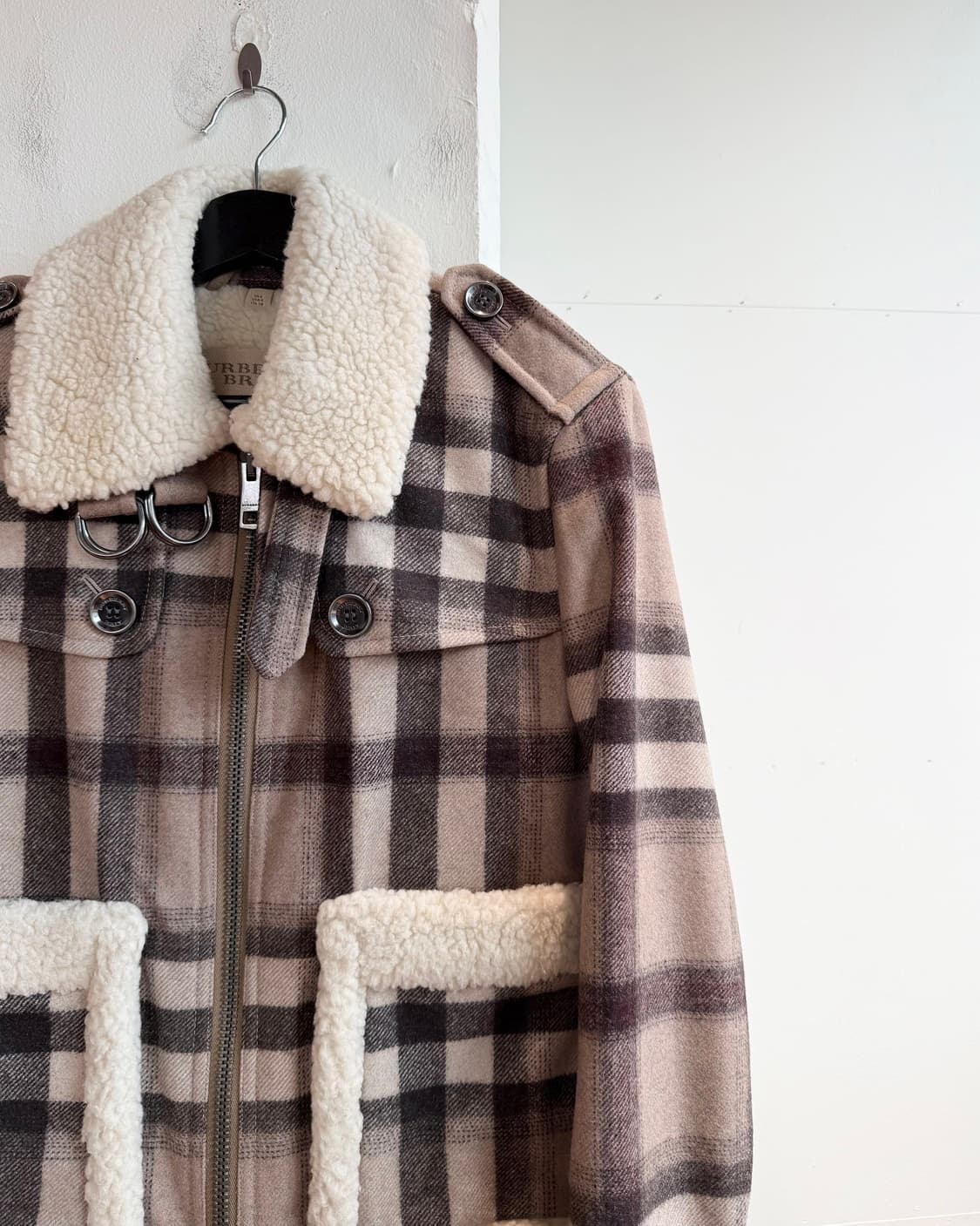 버버리 브릿 브라운 노바체크 무스탕 자켓  상품이미지5