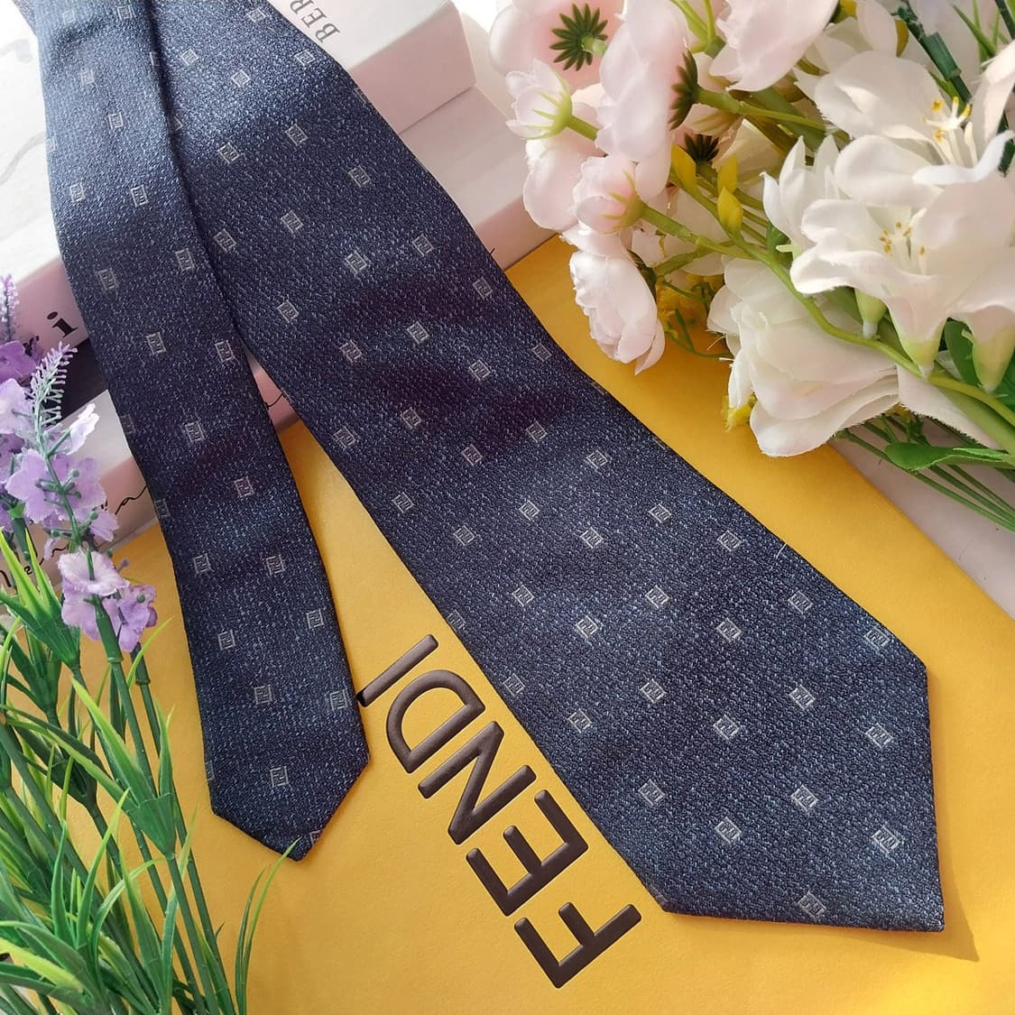 펜디 실크 네이비 주카 로고 넥타이 9cm A등급 K1330
 상품이미지2