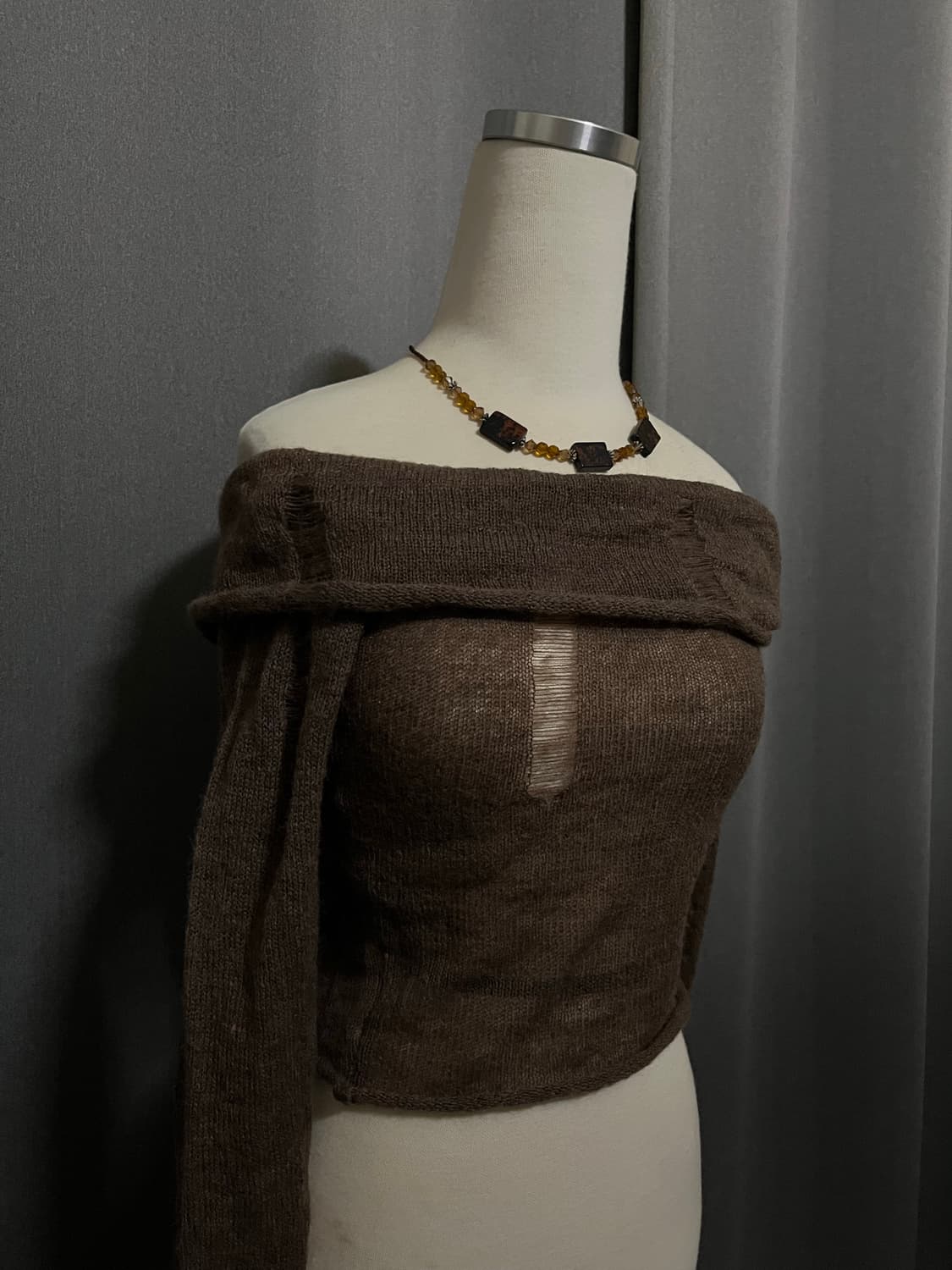 데미지 오프숄더 니트 상품이미지1