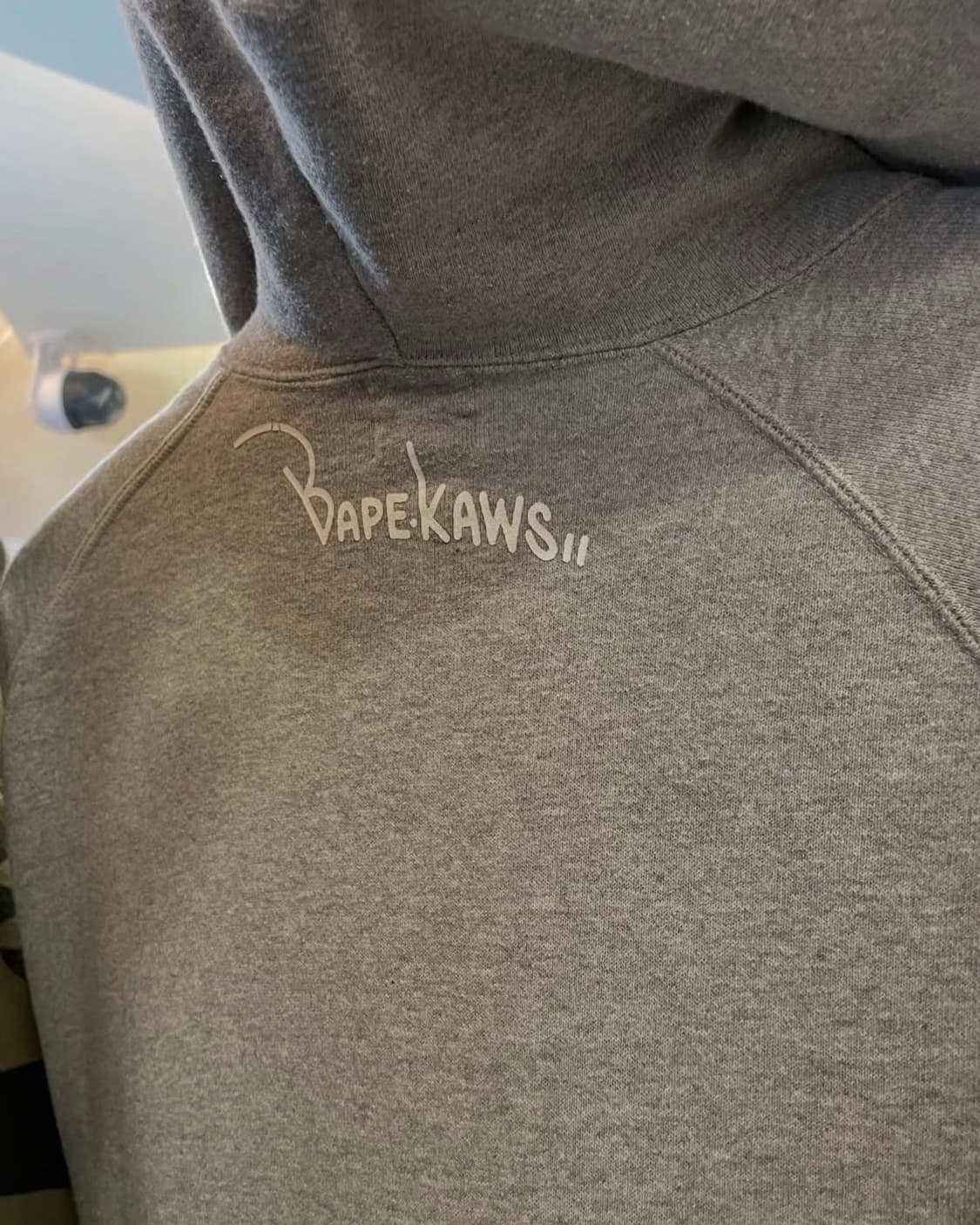 OG 베이프 X KAWS 본즈 집업 상품이미지2