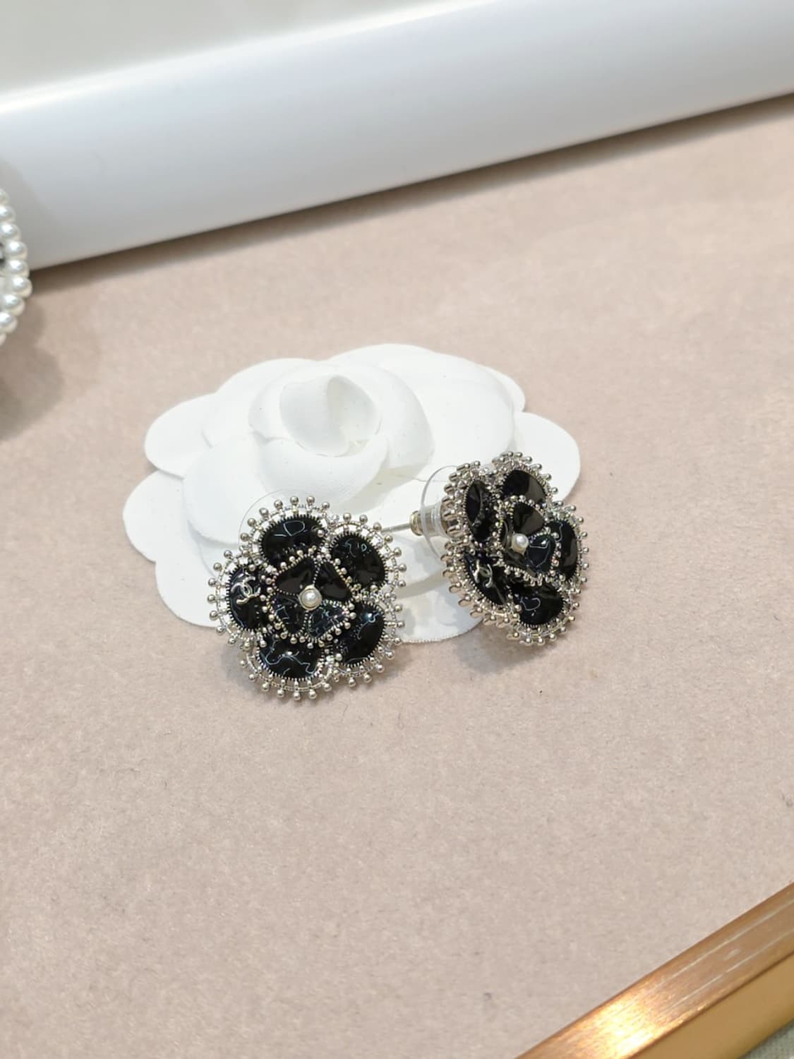 빈티지 샤넬 블랙 꽃 업사이클링 귀걸이 상품이미지5