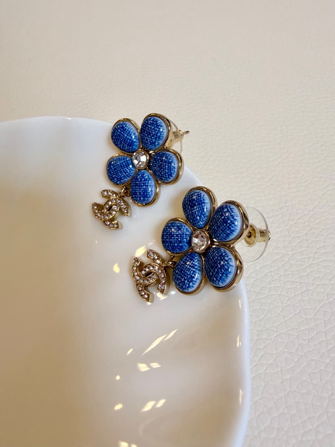 샤넬 데님풍 플라워 CC 드롭귀걸이 업사이클링 상품이미지3