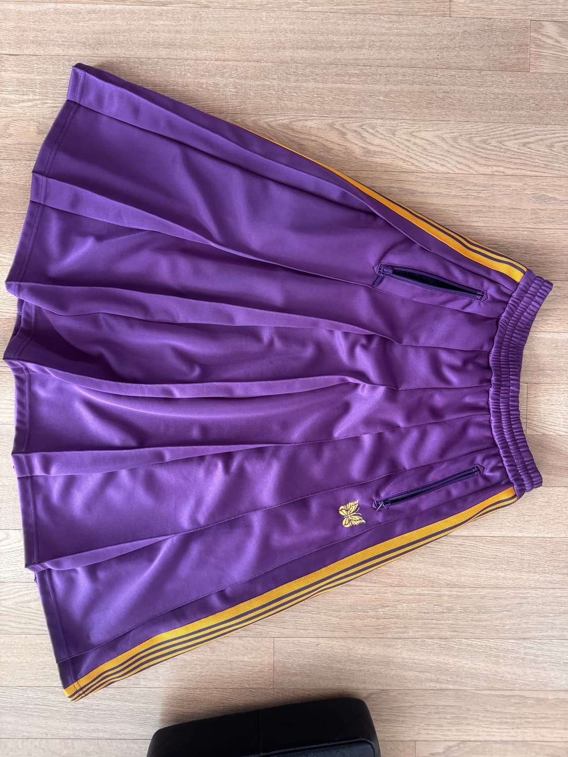 니들스 트랙스커트 상품이미지1