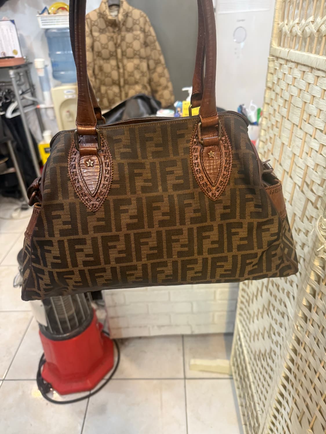 정품 펜디 주카 쇼퍼백 팝니다 상품이미지4