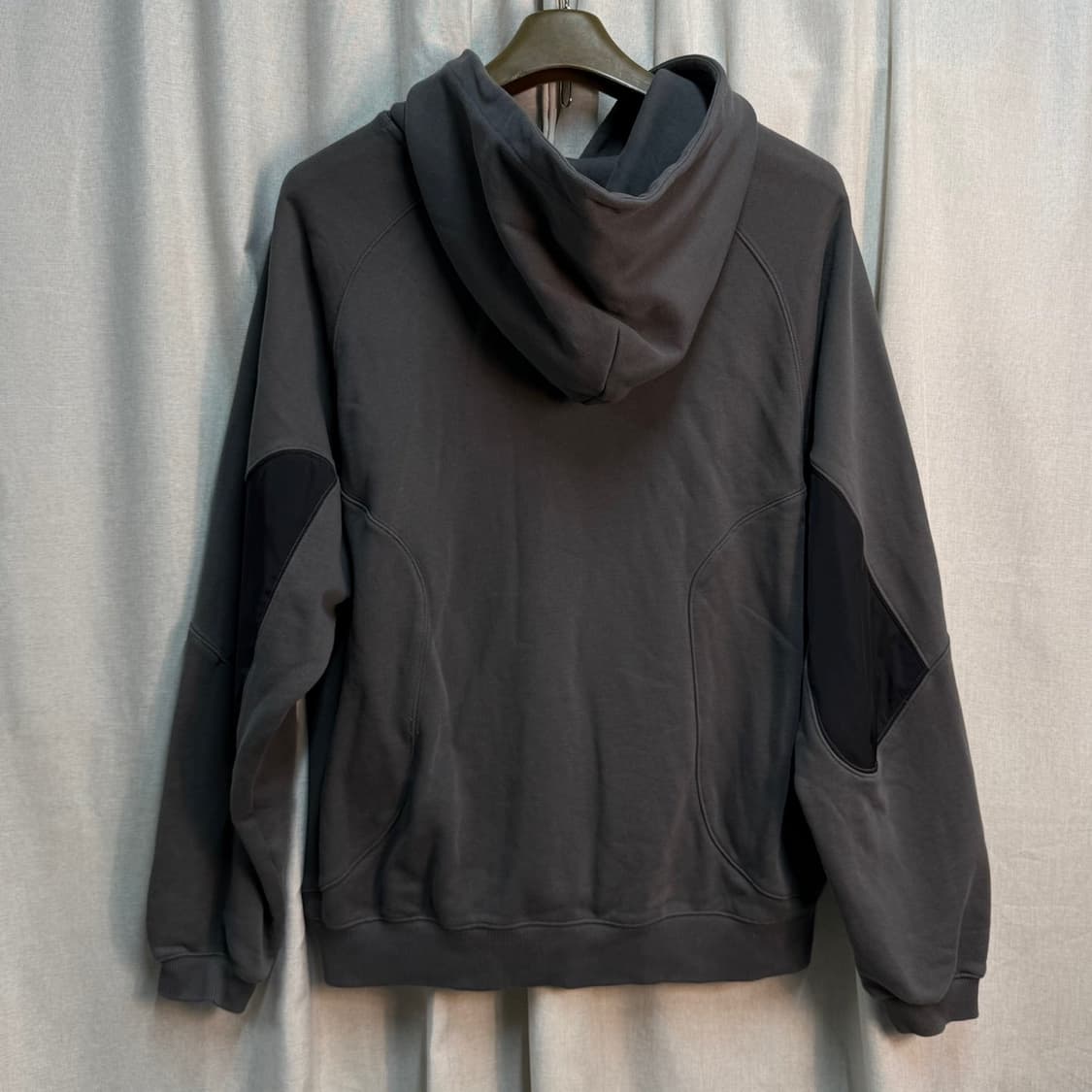 24fw 산산기어(SAN SAN GEAR) 테이프드 후드티 상품이미지5