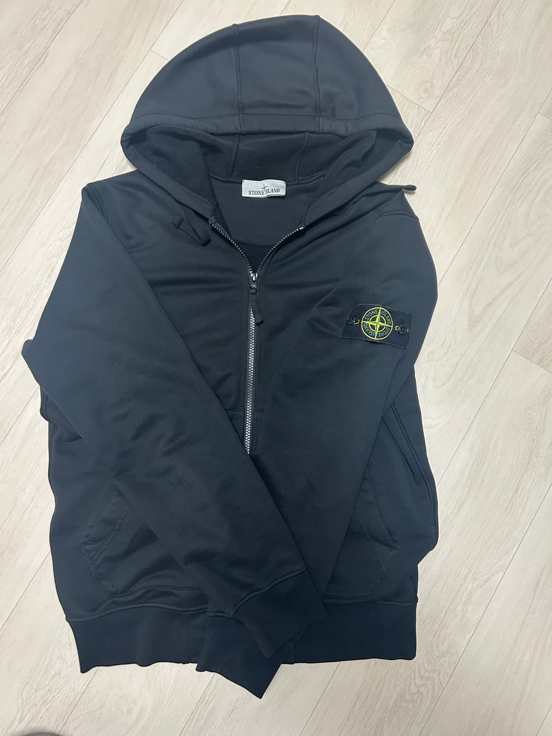 스톤아일랜드 후드집업 24ss 블랙 M사이즈 거의 “새상품” 판매합니당 상품이미지1
