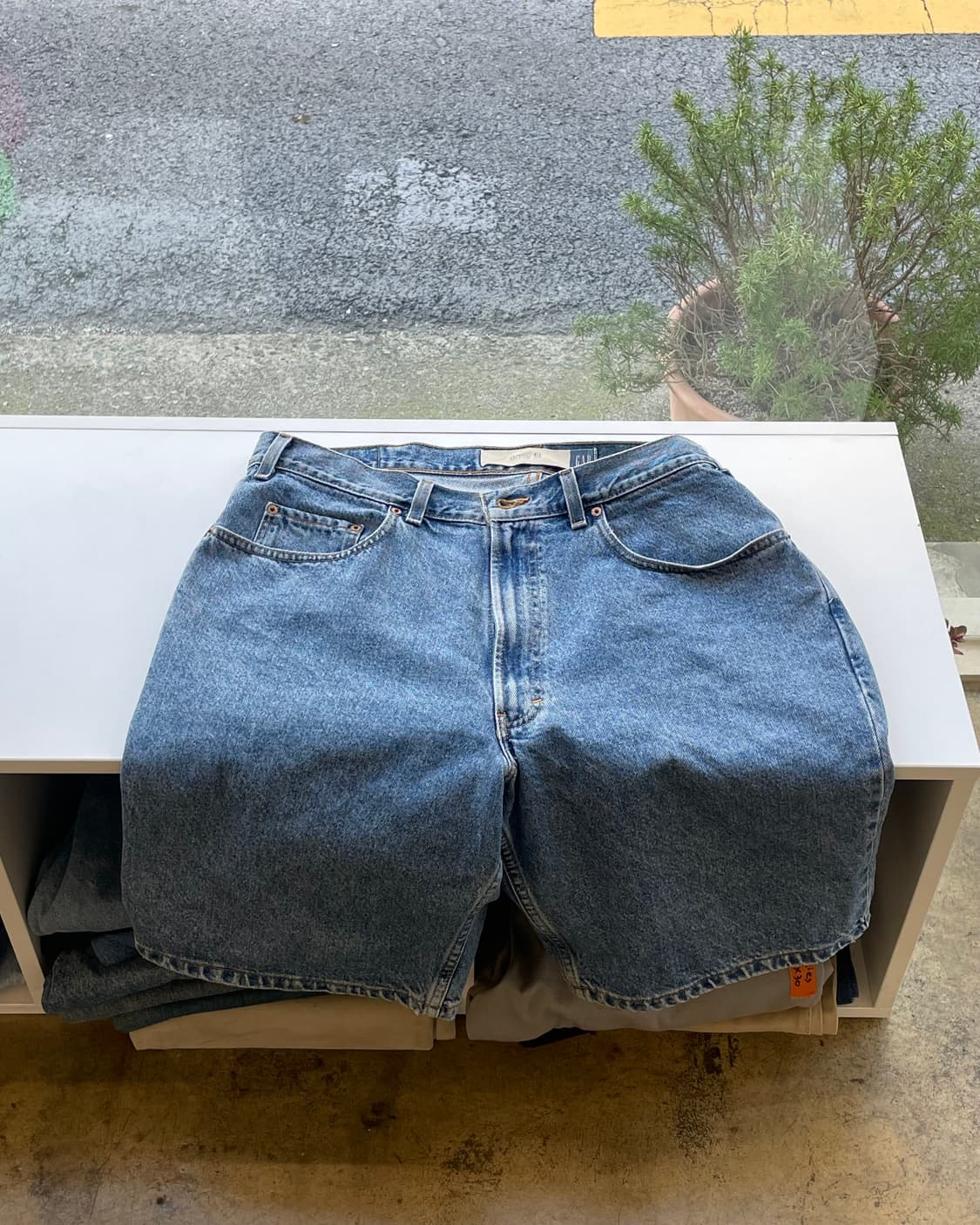 Old GAP Blue Jeans shorts  올드갭 데님 쇼츠 38“ 상품이미지7