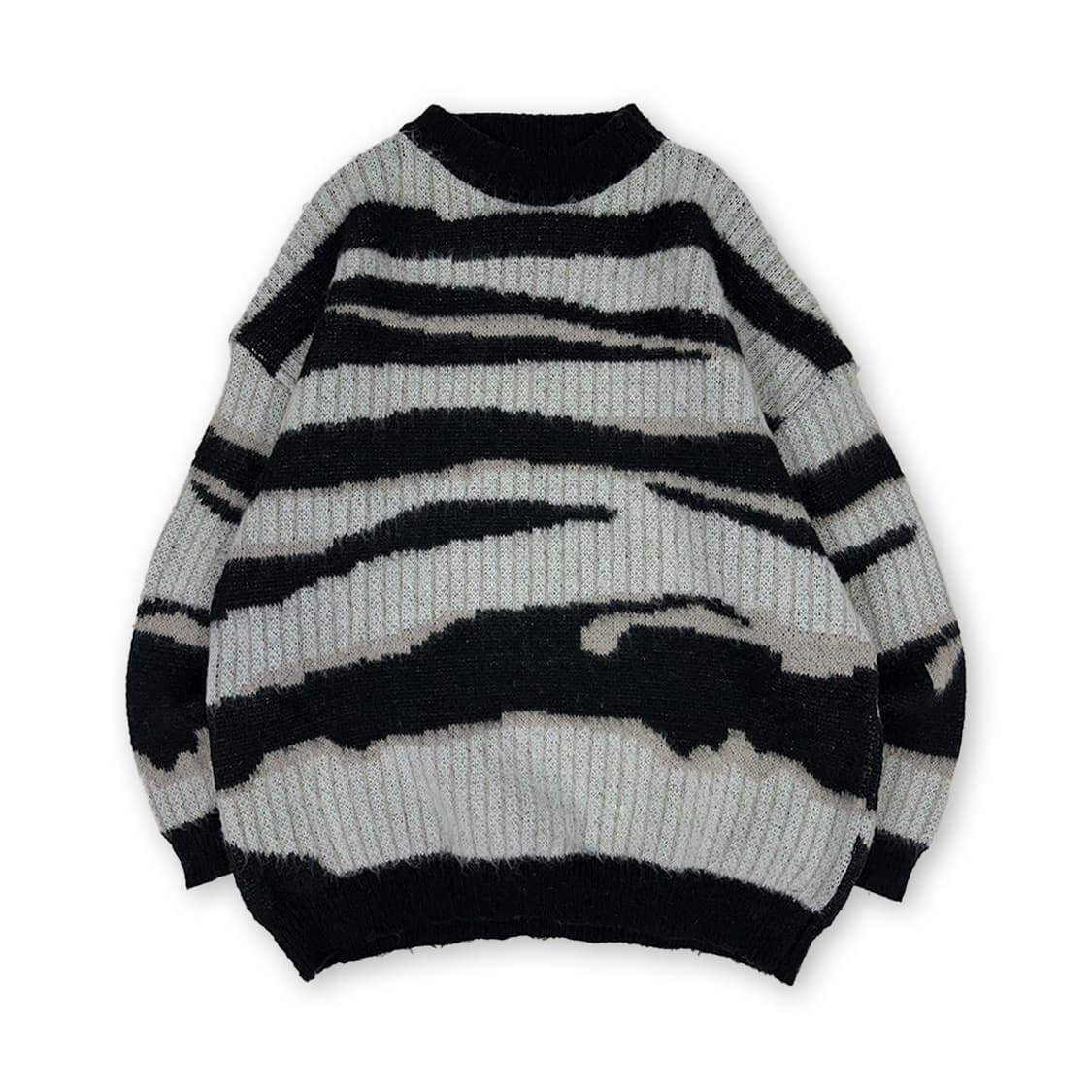 지브라 패턴 부클 니트 상품이미지1