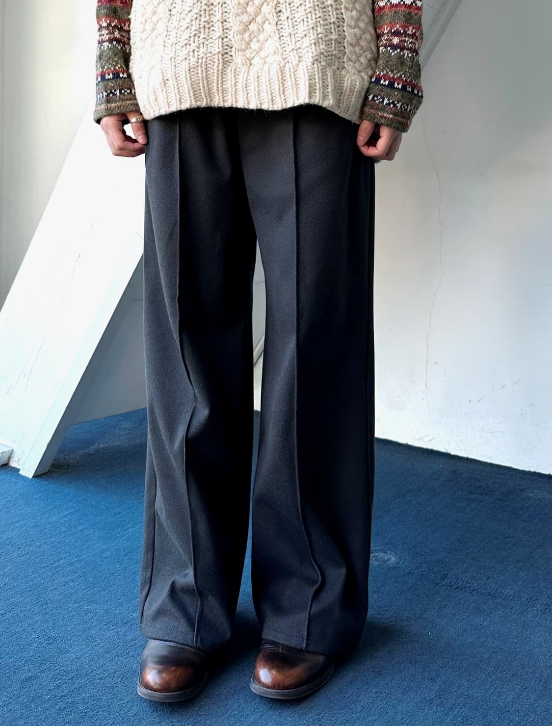 Heavy tweed fabric center crease pants 상품이미지5