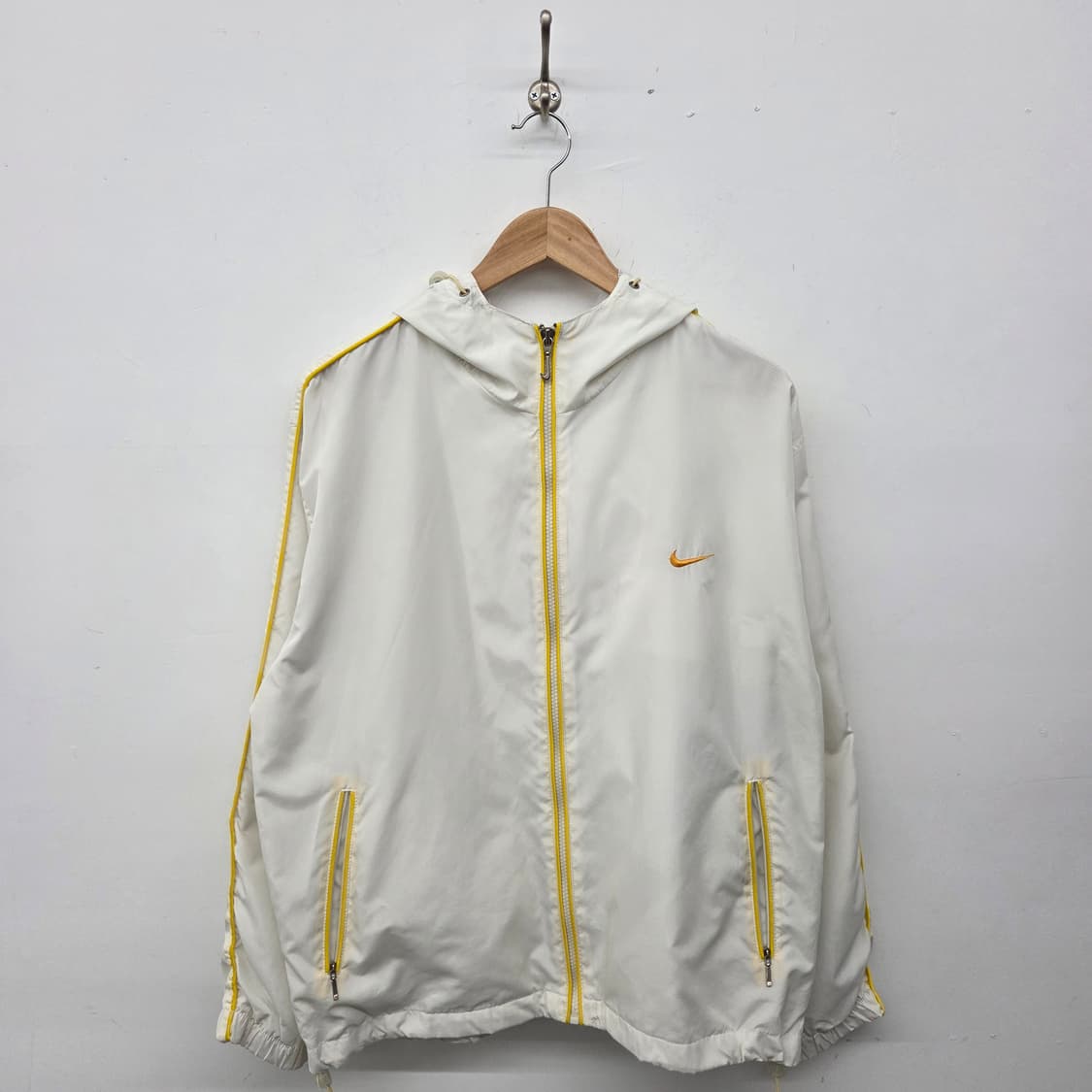 나이키 화이트/옐로우 바람막이 후드 자켓 남L 상품이미지1