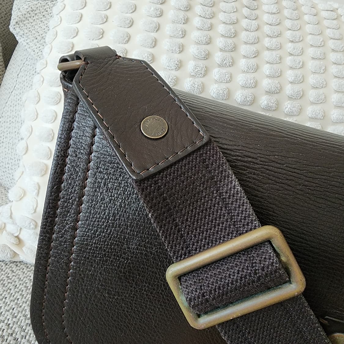 상태양호 루이비통 유타 레더 메신저 남성 숄더백 크로스백 다크브라운 상품이미지4