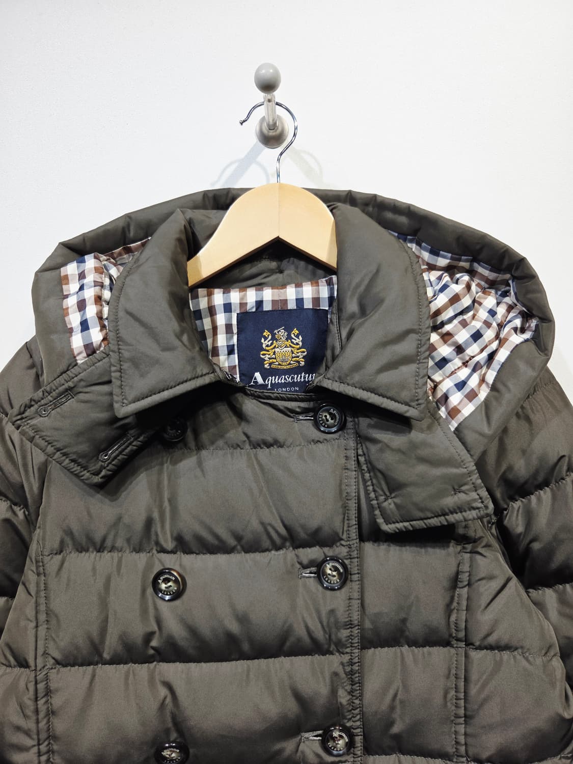 아쿠아스큐텀 시그니처 클럽체크 구스다운 더블 롱 패딩 상품이미지3