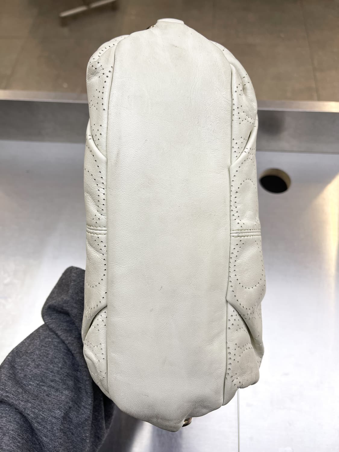 코치 CC 펀칭 숄더백  상품이미지4