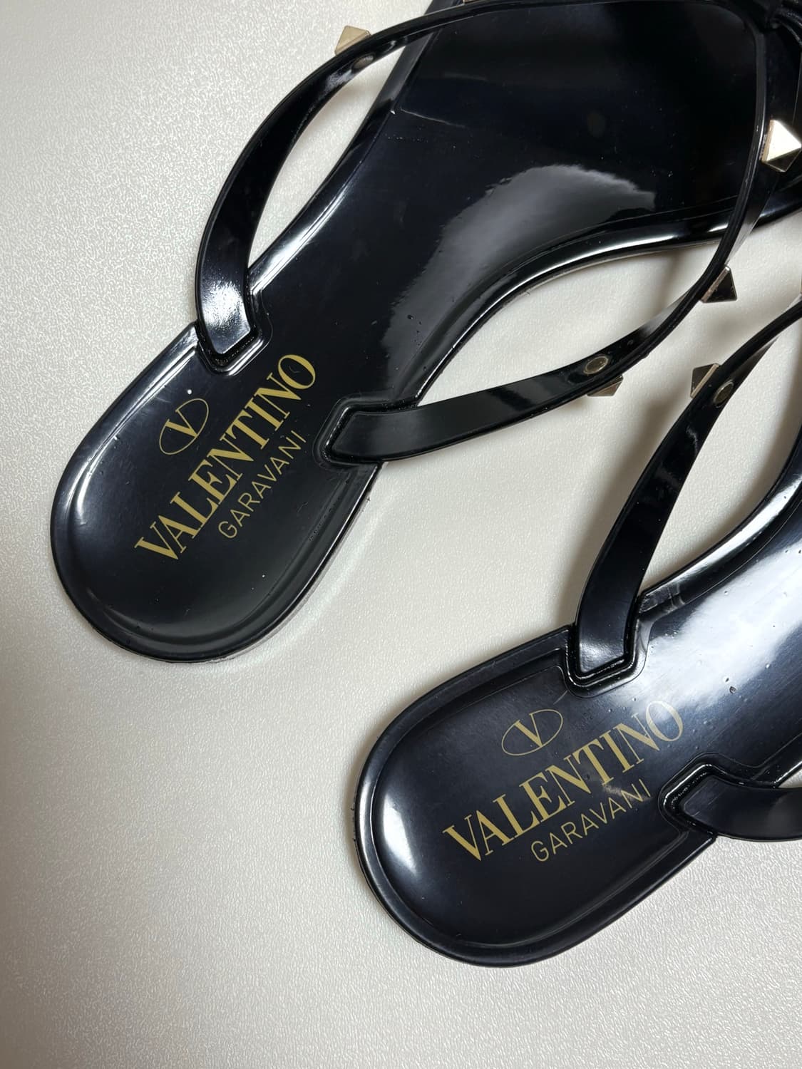 발렌티노 락스터드 리본 플립플랍 샌들 상품이미지2