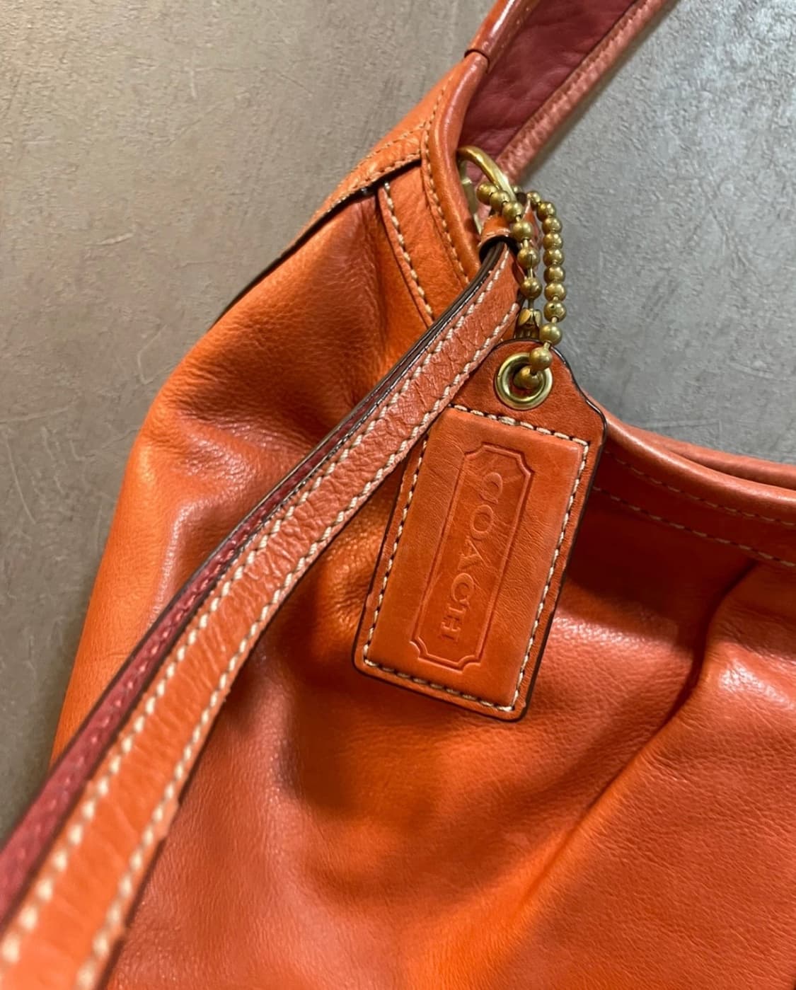 코치 오렌지 가죽 숄더백 상품이미지2