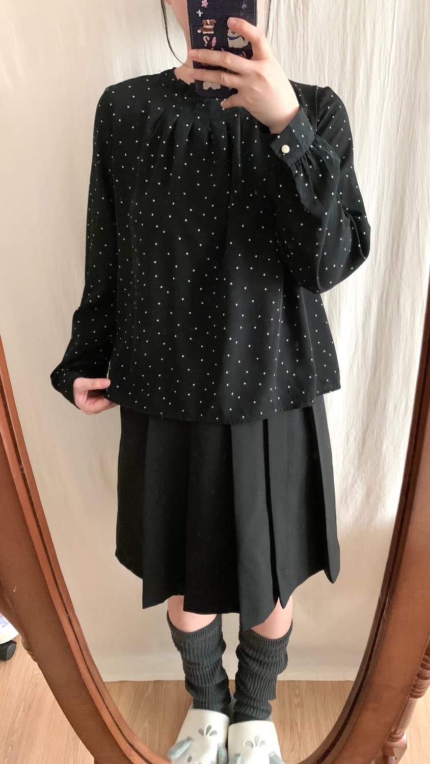 블랙 도트 핀턱 블라우스 상품이미지4