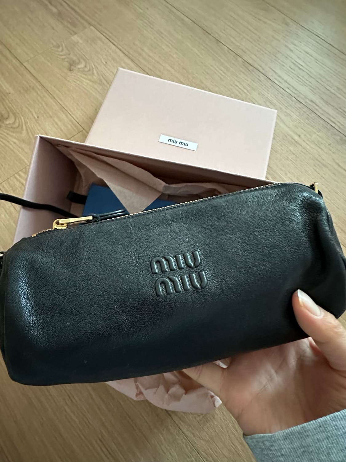 미우미우 나파 가죽 파우치 상품이미지3