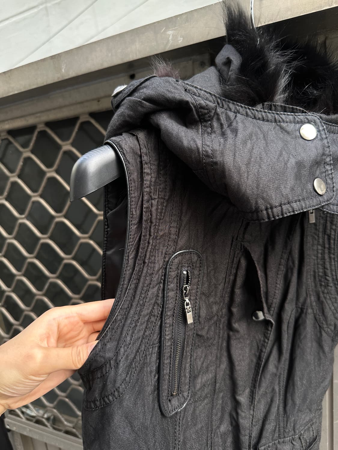 Fox fur zipper detail hood vest 상품이미지8
