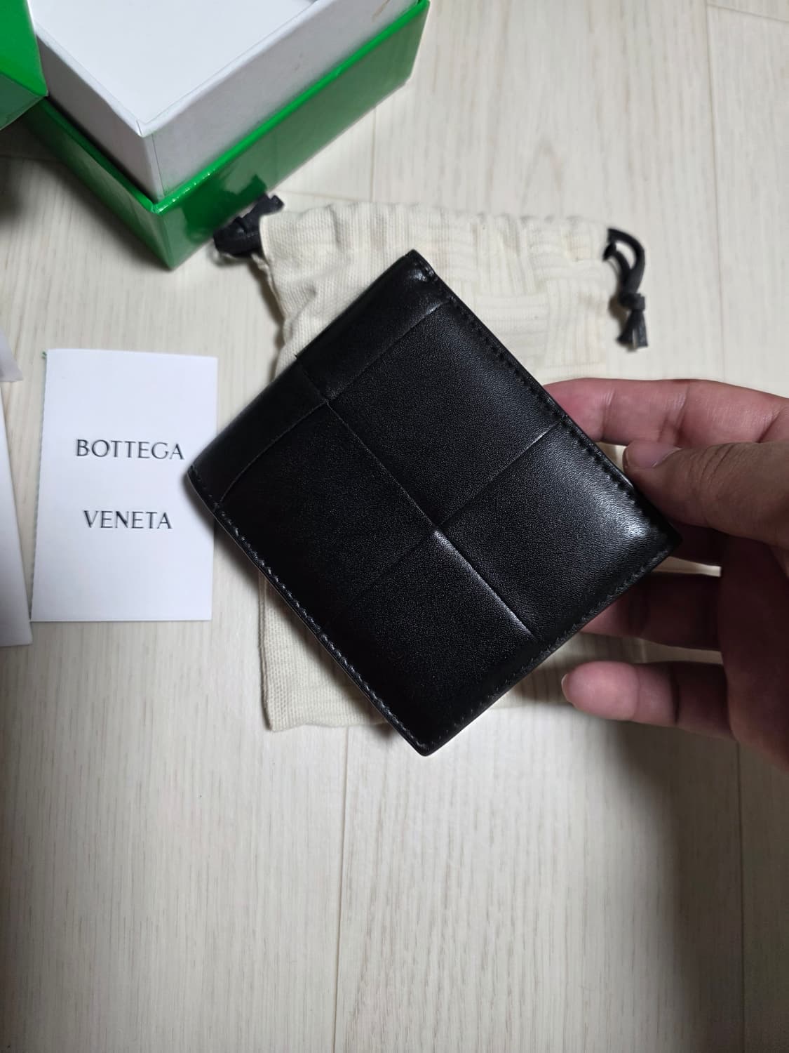 [새상품급,풀구성]보테가베네타 맥시 반지갑 블랙 상품이미지3