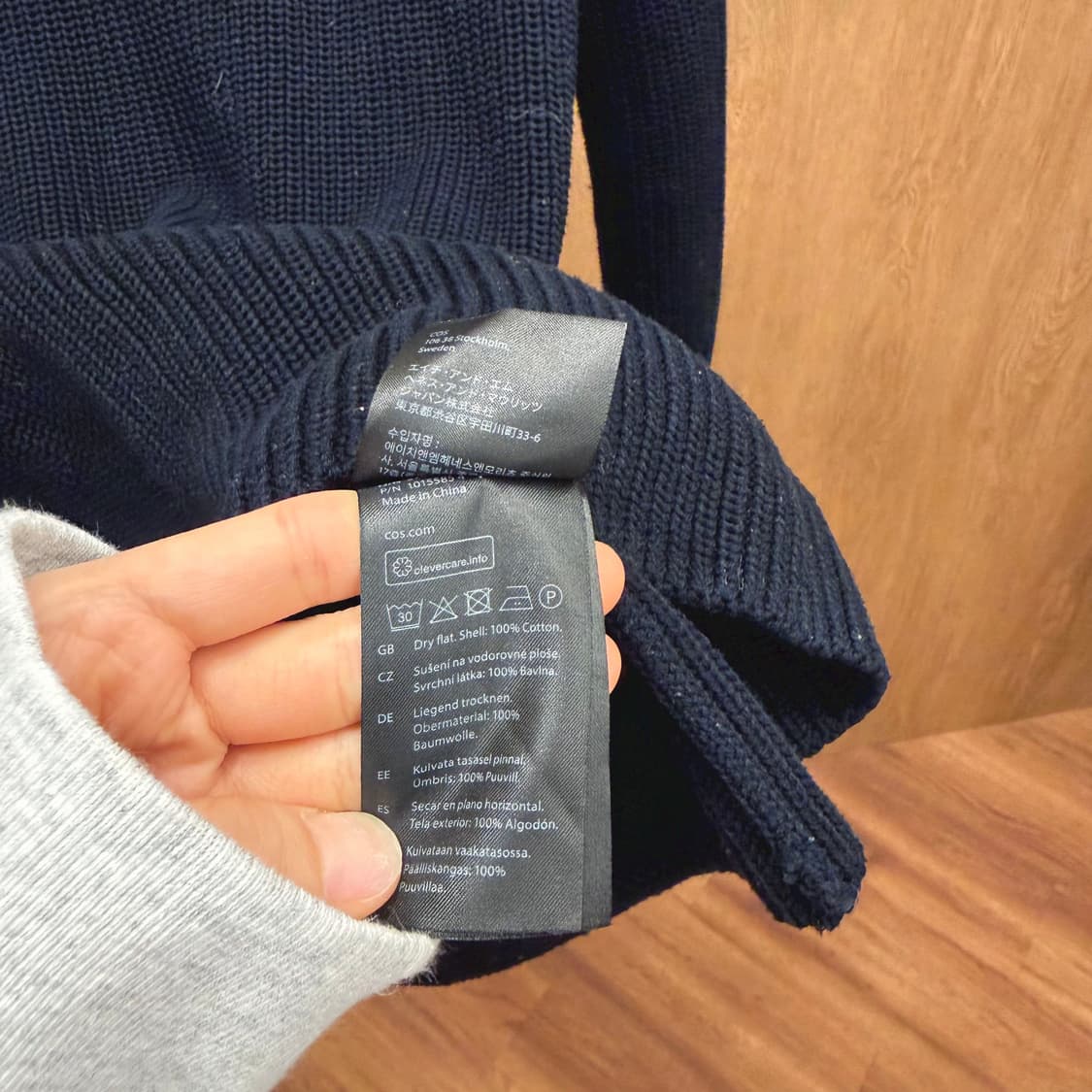 코스 롱 슬리브 골지 니트 컷아웃 오픈 슬리브 리브 커프 디테일 블랙 상품이미지7