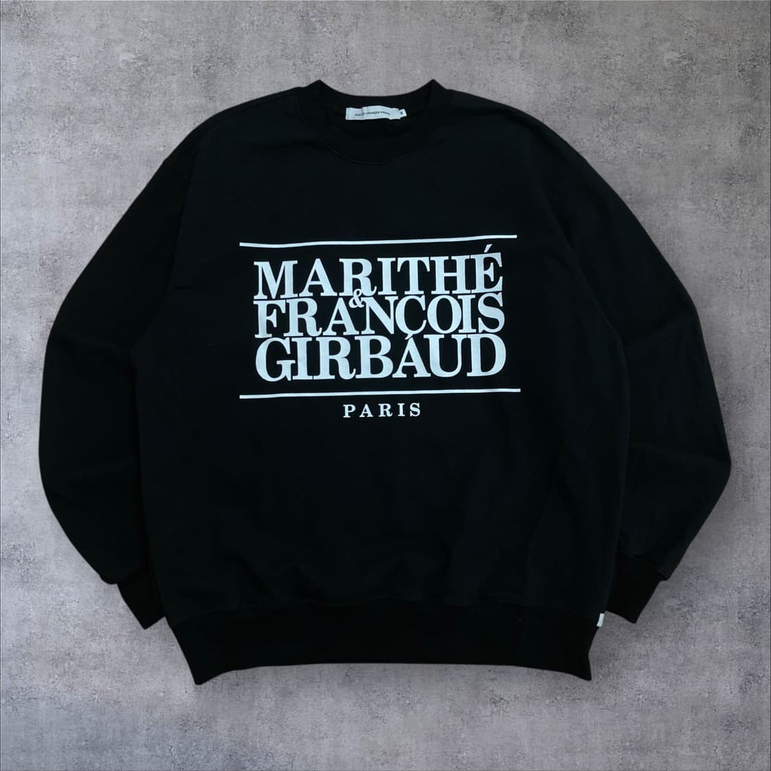 마리떼 프랑소와 저버 빅로고 블랙 맨투맨 상품이미지1