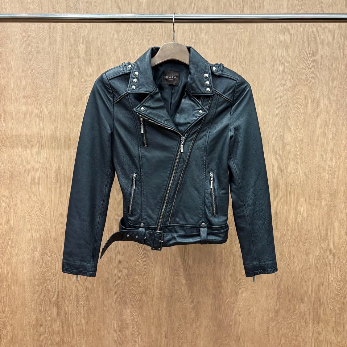 빈티지 로보 레더 자켓 밸트 포인트 숄더 견장 카라 큐빅 디테일 블랙 상품이미지2