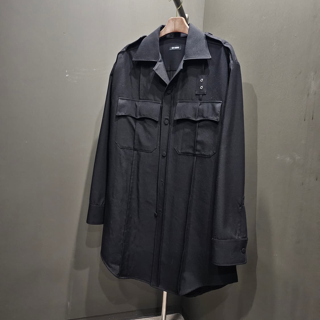 라프시몬스 밀리터리 발마칸 견장 블랙 코트 상품이미지1