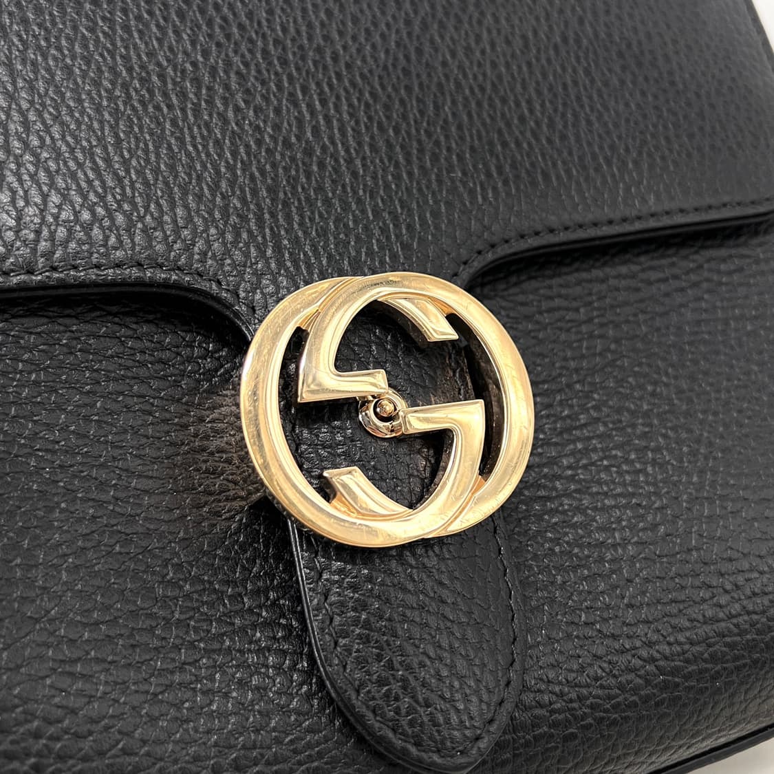 구찌 GG 인터로킹 탑핸들 체인 스몰 숄더백 블랙 (510302) 상품이미지5