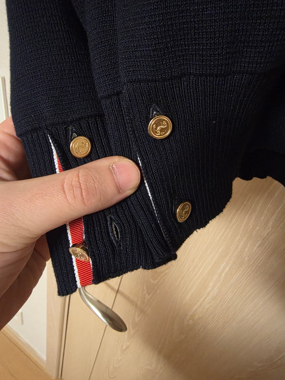 [5사이즈]25FW 톰브라운 밀라노스티치 금장 가디건 상품이미지4