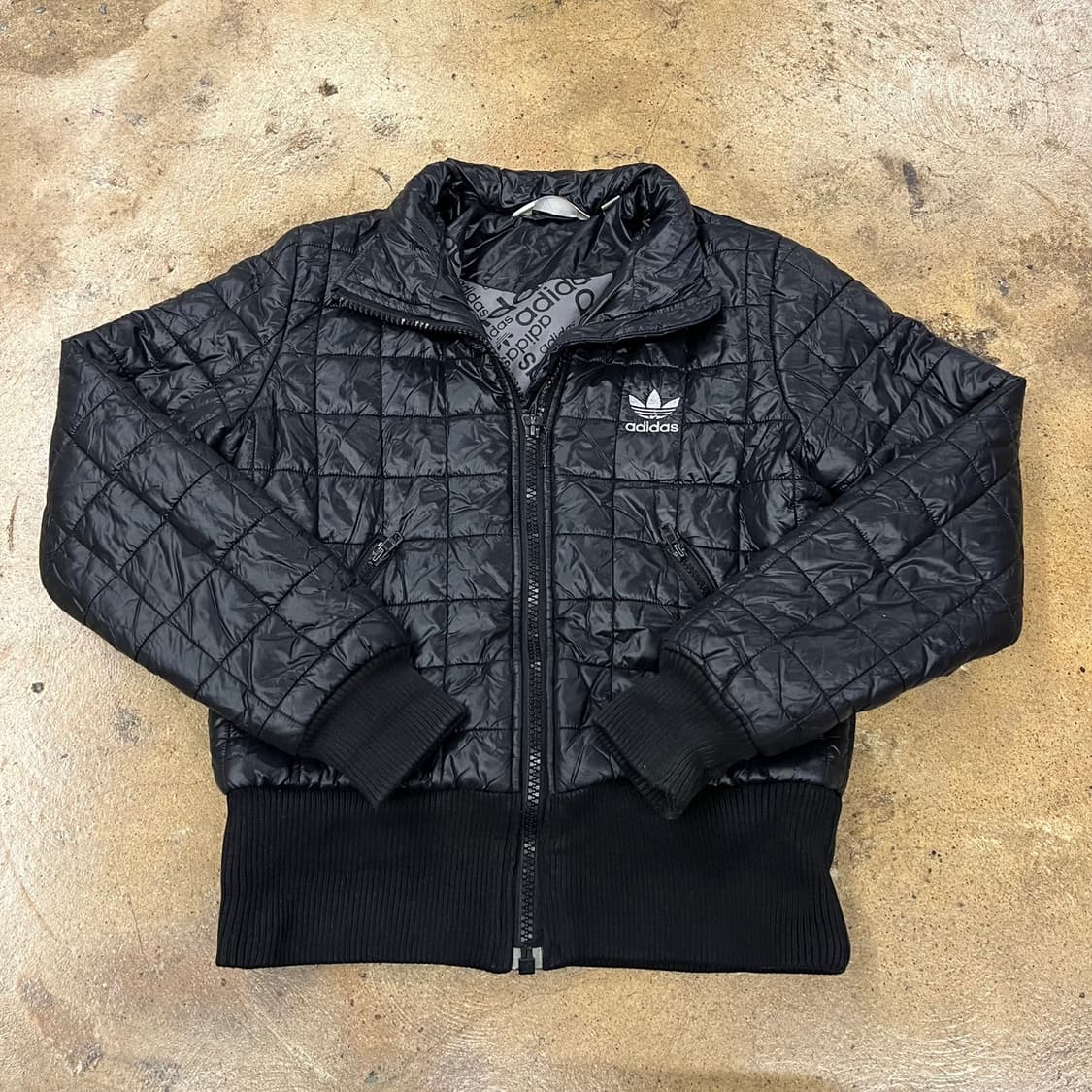 아디다스 블랙 실버 퀄팅 경량 숏패딩 95 상품이미지2