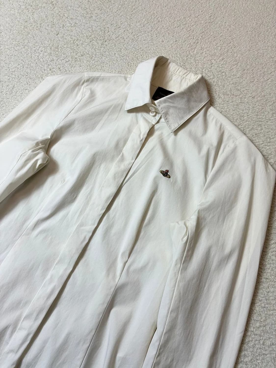 비비안웨스트우드 13FW 올드머니 로고 블라우스 PN6788 상품이미지2